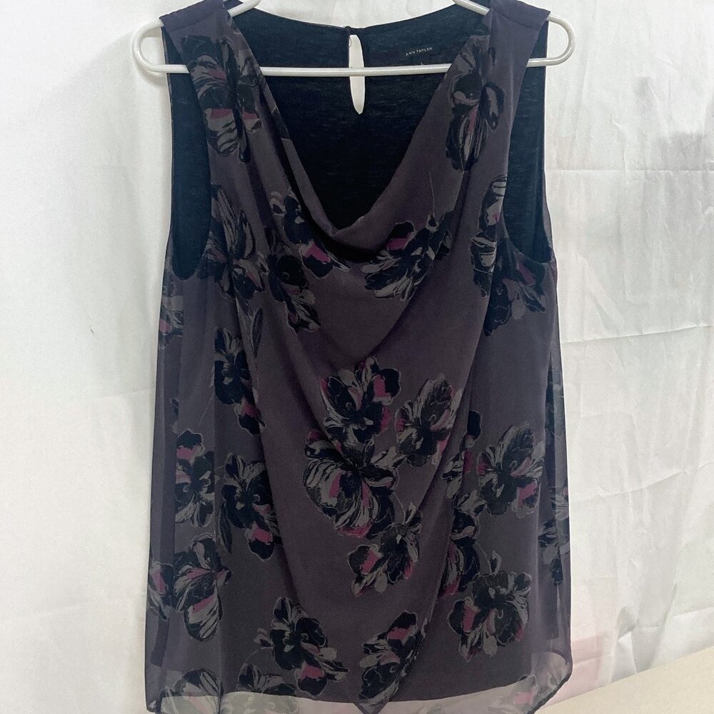 Ann Taylor L sleeveless top with tulip hem